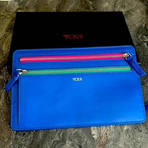 Tumi Clutch with 4 zipper/compartments. - Picture 1 of 3